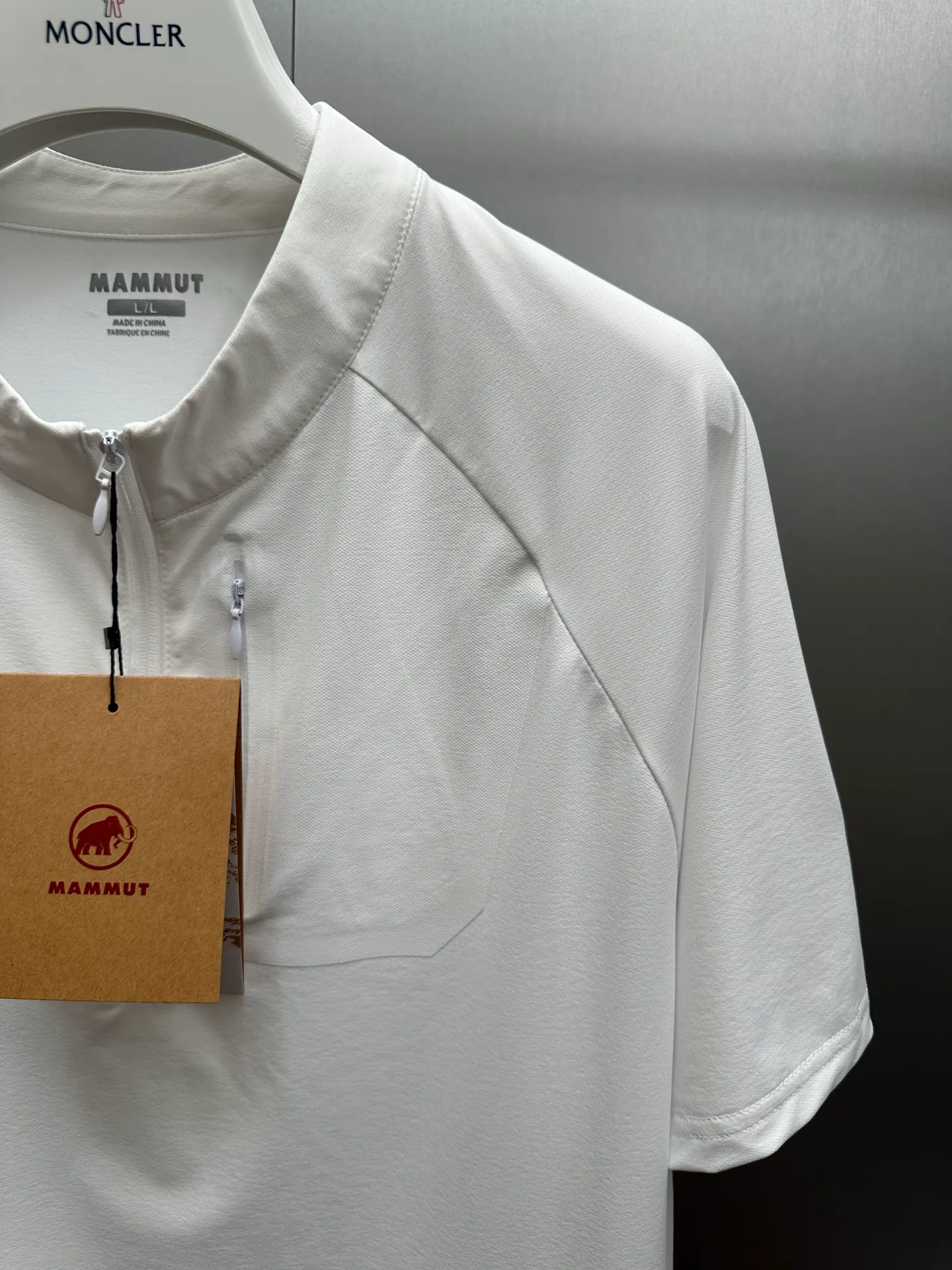 MAMMUT/ New Arrival T ， 。 Breathable ， ， ， 、 、 。 ， 。 MAMMUT ， ， ， 。 ， ， ！ ：Black，White size：L-3XL